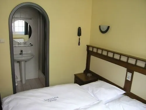 P6 Antwerp Hotel
